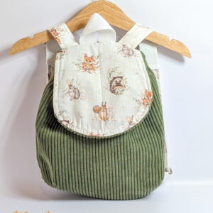 Sac à dos sous les feuilles r